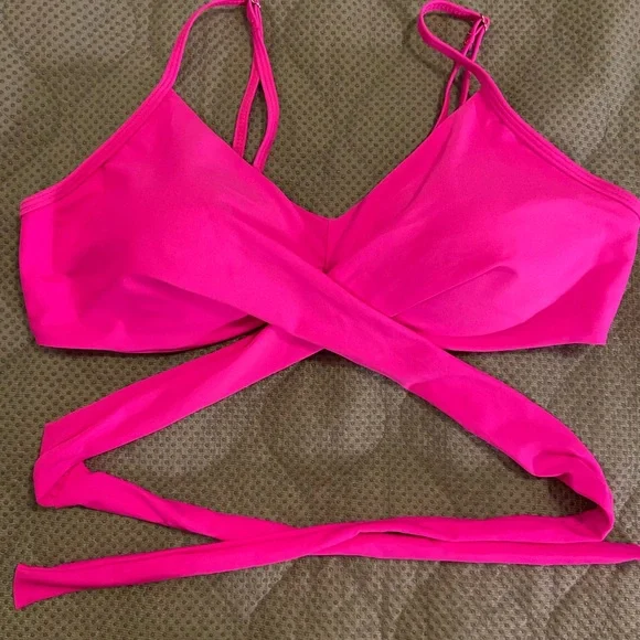 Hot pink bikini - Picture 3 of 6